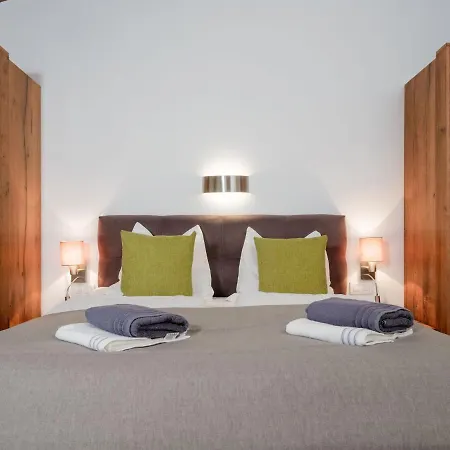 Julia Apartment